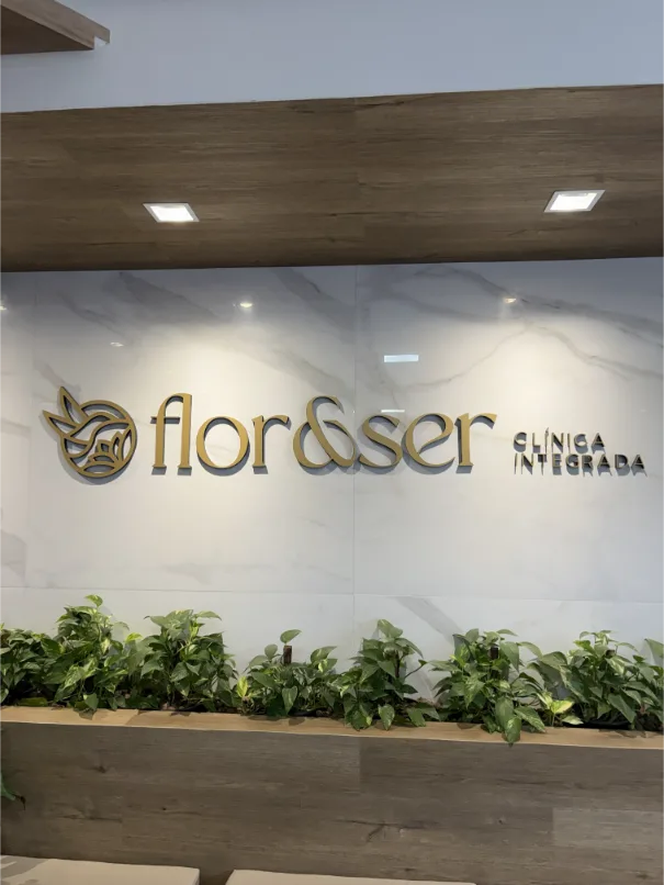 logo na parede (15)