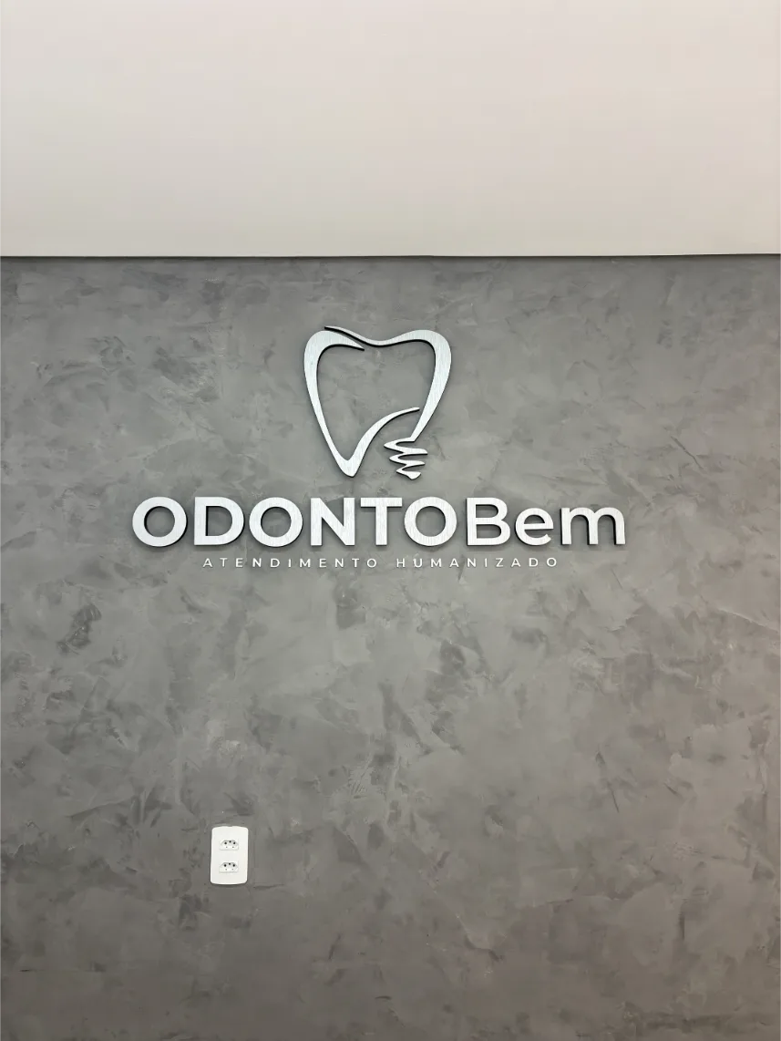 logo na parede (18)