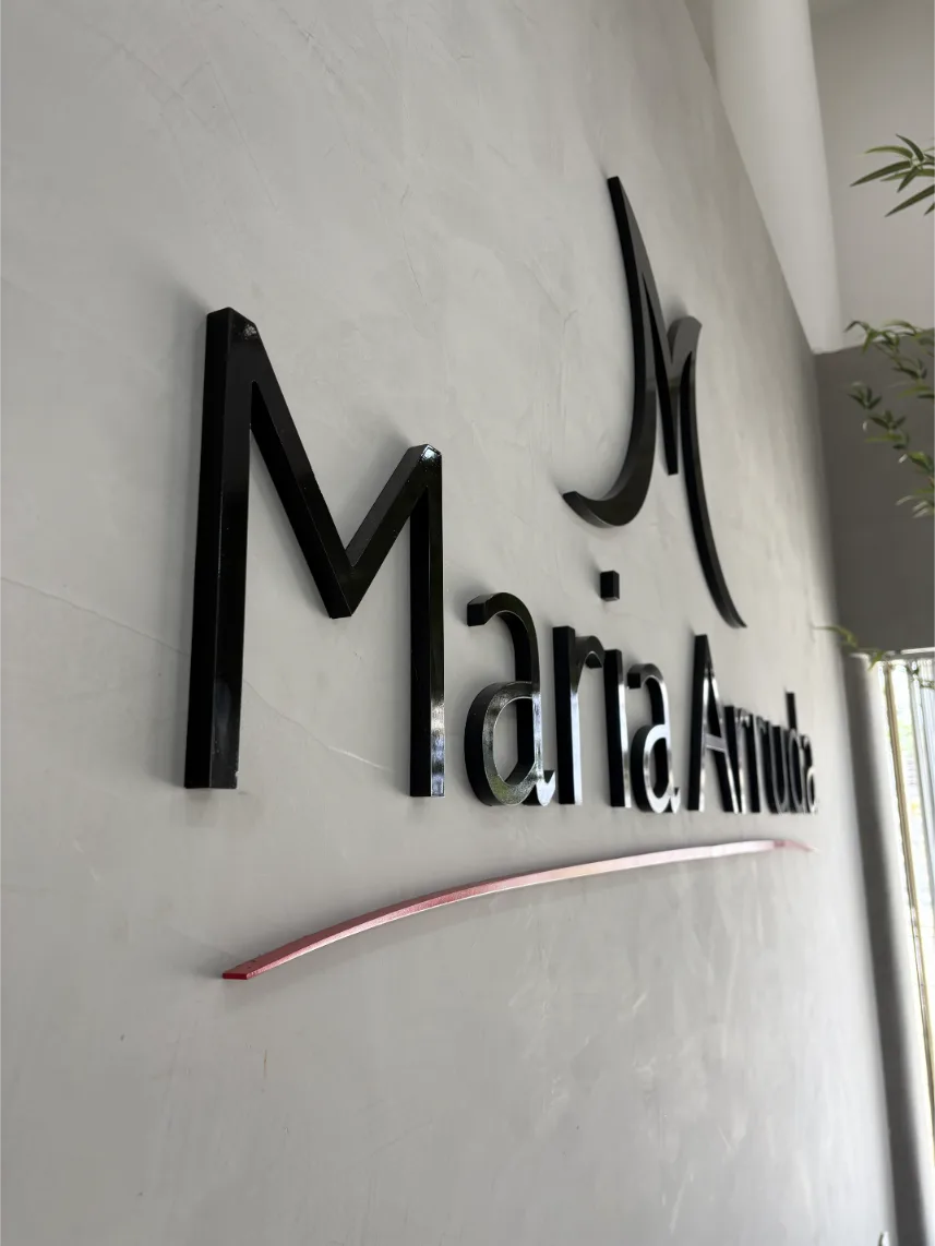 logo na parede (8)
